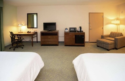 Covington Hotel | 3 Rooms w/Mini Fridge – Pet-Friendly Covington Stay with Dining Options