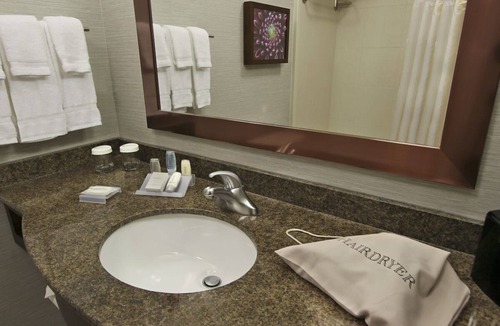 Covington Hotel | 3 Rooms w/Mini Fridge – Pet-Friendly Covington Stay with Dining Options