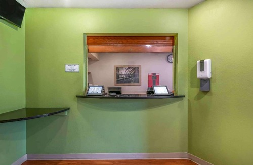 Lake Worth Corridor Hotel | 300 m² Hotel ∙ 127 guests