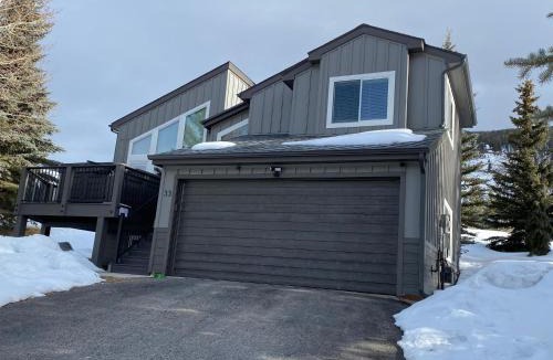 Corinthian Hills House | 33 Corinthian Circle