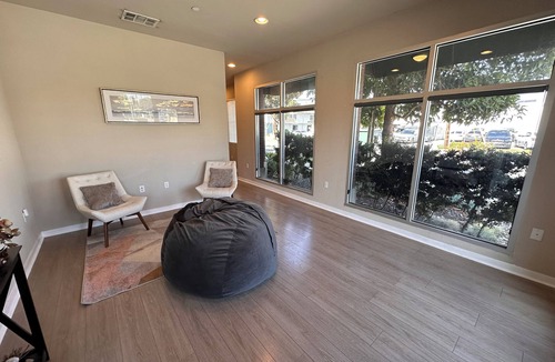 Anaheim Colony Historic District House | 3Bed 3Bath 2 Mi to Disneyland, Free Tesla Charging!