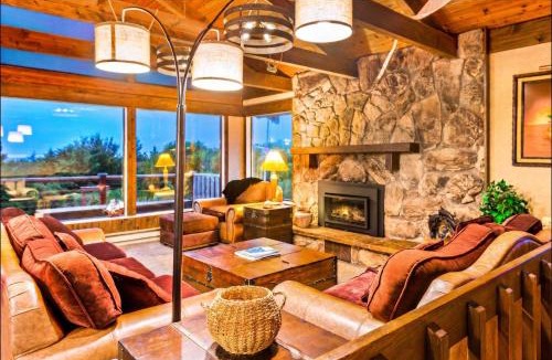 Copalis Beach House | 3BR Coastal Home Near Beach Dogs OK Deck