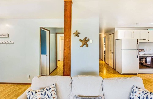 Copalis Beach Cottage | 3BR Copalis Beach Cottage | Fireplace | Dogs OK