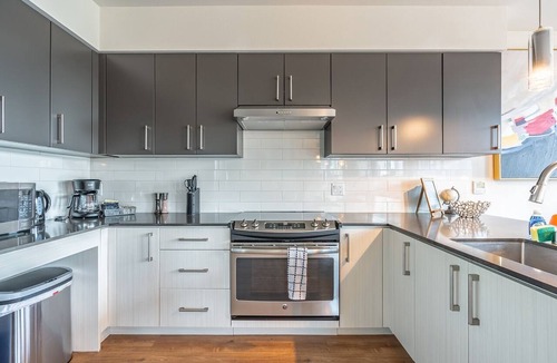 West Bellevue Apartment | 3BR | Gym, Balcony | Bellevue | Sophari Parkside H
