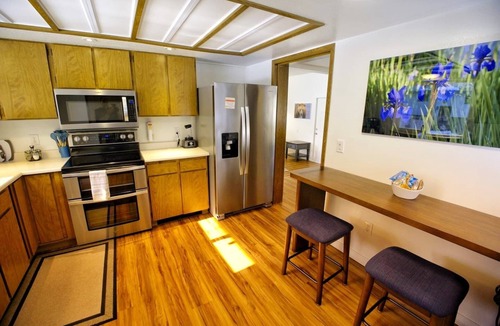 Back Loop House | 3BR Valley Home w/King beds & Free Tram Tickets!