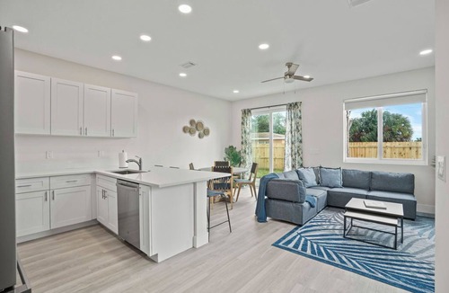Riviera Beach House | 4 Bed WPB - Home Near 95, Airport, DT & Beaches