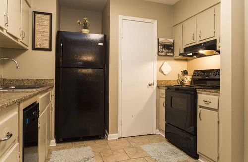 Shenandoah House | 4 Bedroom 2 Bathroom Comfortable Furnished Home 10960 E fuller Pl
