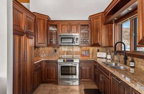 Brush Creek Village House | 4-Bedroom Private Mountain Retreat