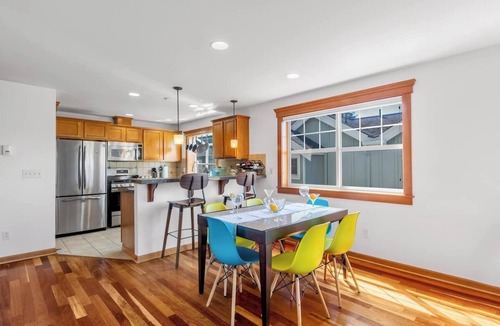 Fremont House | 4 Beds Downtown Fremont Townhome with Mountain View