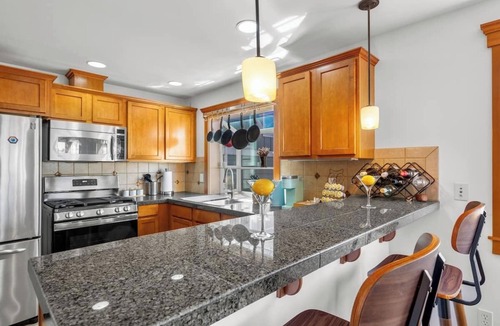Fremont House | 4 Beds Downtown Fremont Townhome with Mountain View