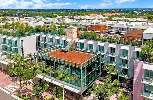 Pineapple Grove Arts District Hotel | 4-Star Hotel ∙ The Ray Hotel Delray Beach, Curio Collection By Hilton