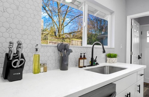 Wallingford House | 4016 Main (NEW) · 5b2b Newly Remodeled Entire House close to UW & DT