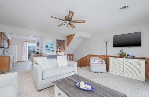 Duck House | 4209- Moby Duck, WiFi, baby gates, and access to the Georgetown Sands community pool and tennis