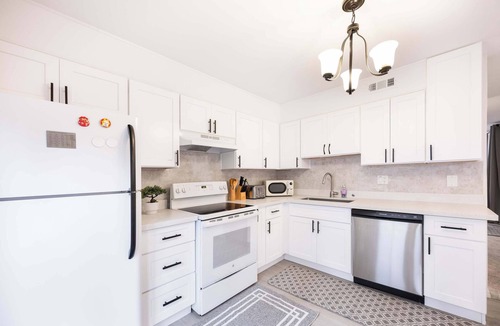 Kingsgate House | 4B2.5B TH in Kirkland/Woodinville. Prime Location