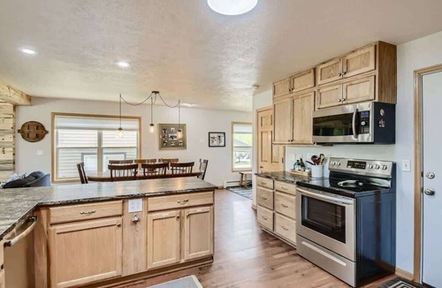 Wildernest House | 4BR Townhome w/Private Hot Tub, Garage, and Deck