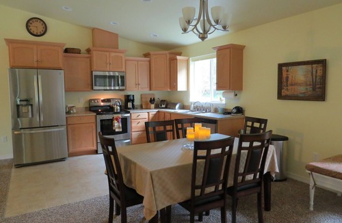 Clinton House | 5 Acres of Solitude, a Restful Place To Rejuvenate, Winter Or Summer