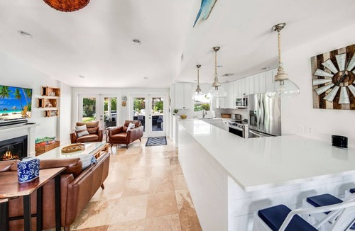 Jupiter House | 5 min from Inlet Lighthouse! Pool home w/Tiki Hut