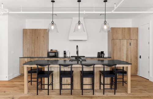 Lower Garden District House | 5BR City Loft - Atop Natural Wine Bar! Steps to Downtown & Magazine!