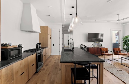 Lower Garden District House | 5BR City Loft - Atop Natural Wine Bar! Steps to Downtown & Magazine!