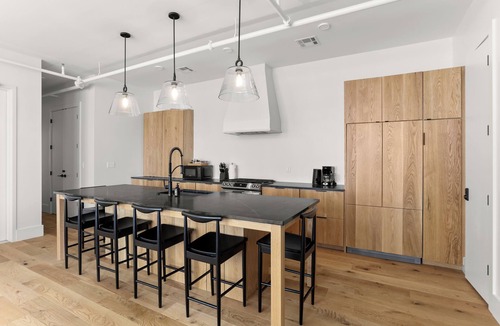 Lower Garden District House | 5BR City Loft - Atop Natural Wine Bar! Steps to Downtown & Magazine!
