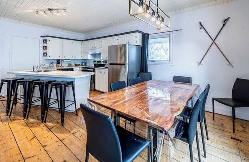 Saint-Philemon House | 5CH | Spa + Fireplace + Smart TV | 6mins Massive