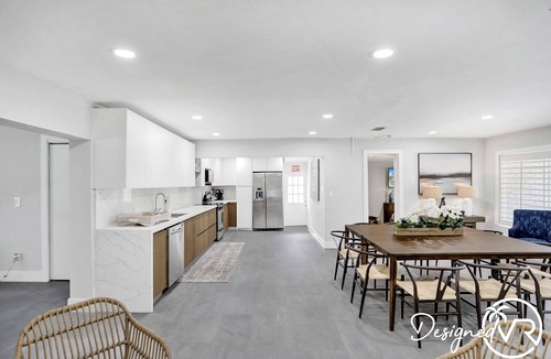Lighthouse Point Cottage | 6 BR With Heated Pool Close to Beach