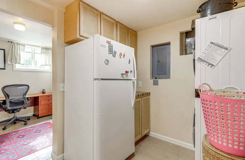 Loyal Heights Cottage | 6 Mi to Dtwn Seattle: Walkable Home w/Hot Tub