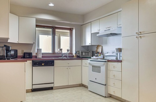 Salamatof Apartment | 6 Mi to Kenai Beach! Cozy Ocean-View Escape