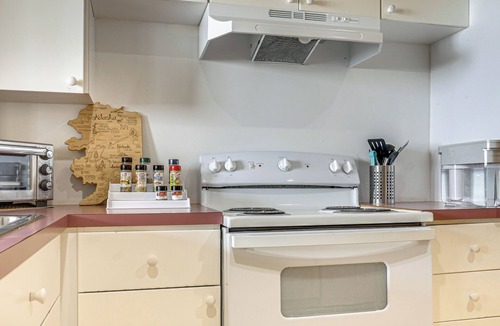 Salamatof Apartment | 6 Mi to Kenai Beach! Cozy Ocean-View Escape
