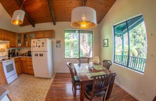 Ohia Estates House | 6 mins from Nat'l Park! Enjoy the sound of rain & birds in a peaceful retreat.