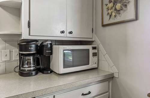 Elk River House | 6th Street Retreat- Fenced 4BR/1BA MidTerm stay ok