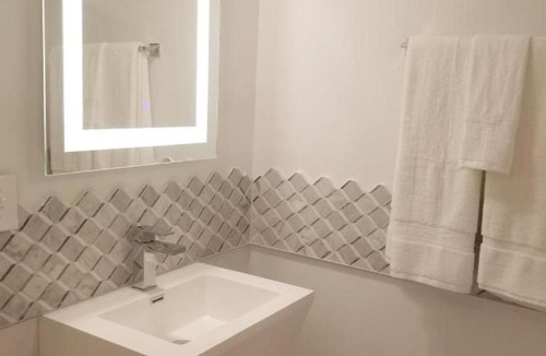 Seabrook Hotel | 7BR- SLEEPS 15! Celebrity Villa! Great Rates!