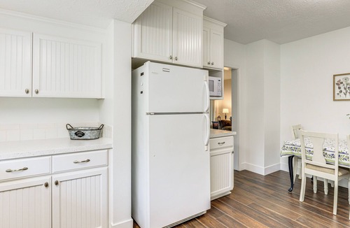 Carver Cottage | 8 Mi to Columbia River Gorge: Cottage w/Deck!