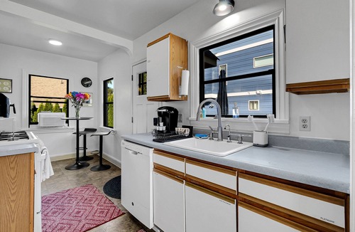 Maple Leaf Apartment | 8 minute walk from the light rail station to your front door! No car necessary!