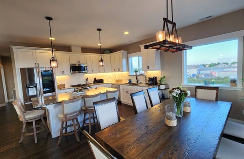 Ocean Shores House | A Beachside Getaway - AKA Bayview Beach House