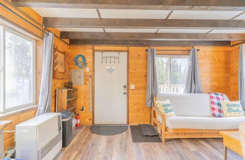 Fairbanks House | A Dry Cabin You Won't Want to Leave