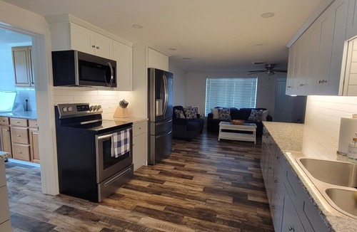 Englewood South House | A gem with a view! 3-bedroom house on the bay