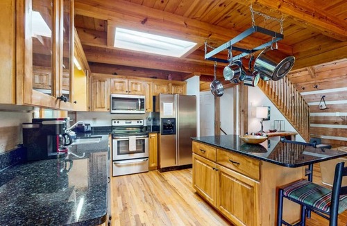 Seven Devils Cabin | A Sunrise Summit - 4BR, 3BA - Hot Tub, Pets
