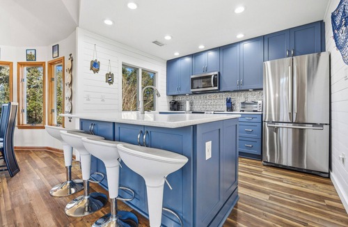 Monteray Shores House | Abby Gale Dog Friendly Corolla Escape w/Pool & Hot Tub
