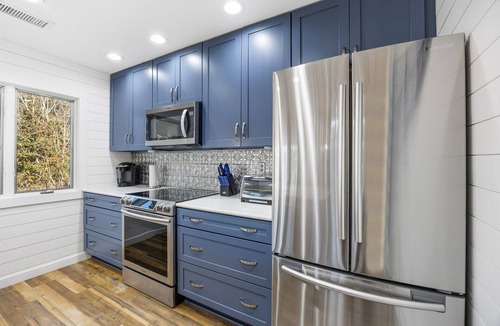 Monteray Shores House | Abby Gale Dog Friendly Corolla Escape w/Pool & Hot Tub