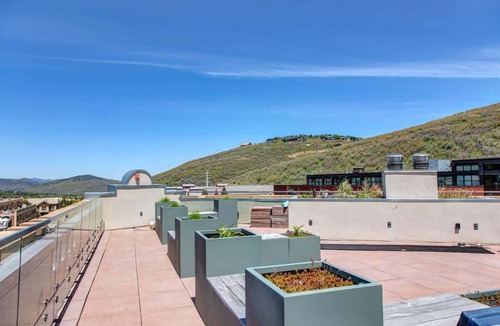 Downtown Park City Condo | Abode at Sky Silver, upscale flat on Main Street, trail access