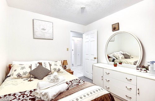 Riley Park House | Absolute 2BDR Q E/Riley Park/Main/Cambie Garden Retreat/mins Downtown/Parking