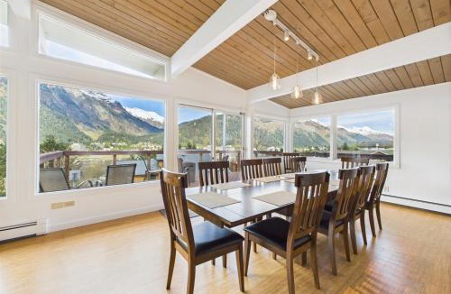 West Juneau House | Admirals View Panoramic Views, Family Friendly