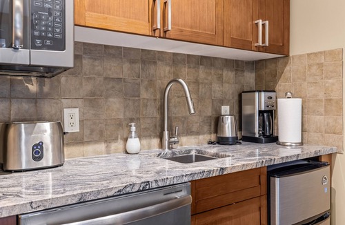 Canmore Condo | Adorable mountain studio