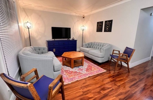 South Central House | Affordable Downtown Private Room in a House (Ferdowsi)