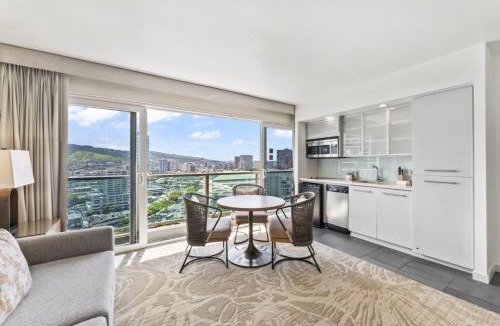 Ala Moana Apartment | Ala Moana Hotel 2026 near beach King bed