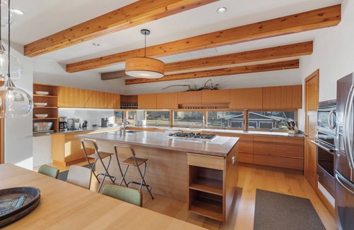 Alyeska House | Alaska Slopes/Hot Tub, Gym & Guest House