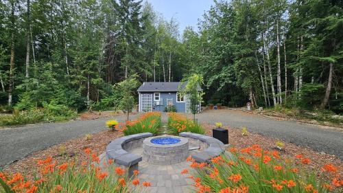 Shelton House | Alder Falls - Modern Woodland Retreat with Lake Access, AC, Fireplace, Patio, Sleeps 4