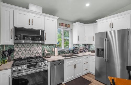 Shelton House | Alder Falls - Modern Woodland Retreat with Lake Access, AC, Fireplace, Patio, Sleeps 4