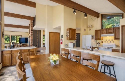 Leavenworth House | All About the Lake by NW Comfy Cabins